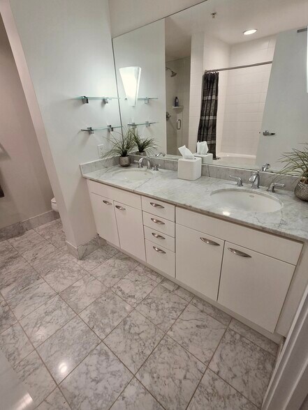 Building Photo - 645 Front St