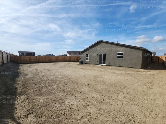 Building Photo - Newly constructed 4 bedroom/ 3 bathroom home.