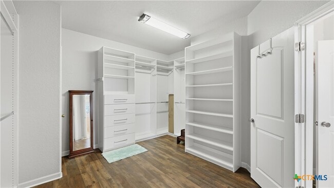 Building Photo - 628 Country Ln Dr
