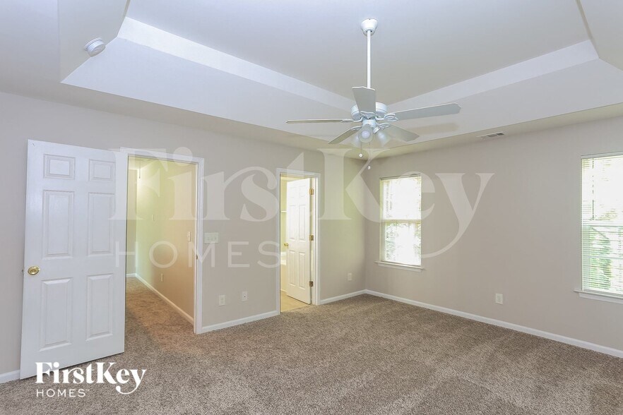Building Photo - 8605 Royal Bluff Dr