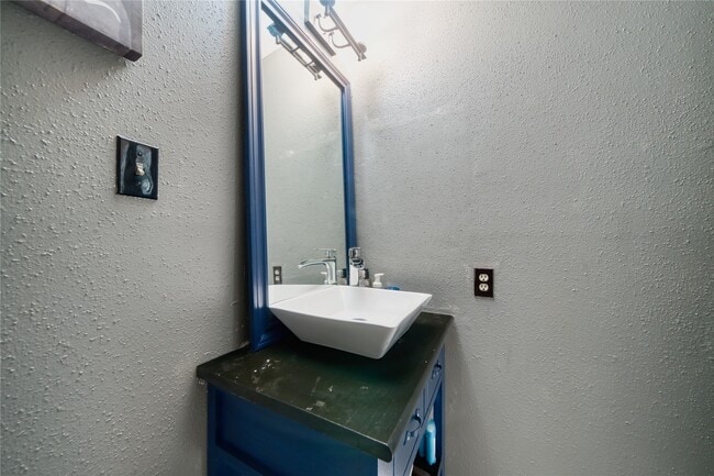 Building Photo - 10127 Fernstone Ln