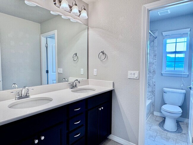 Building Photo - Beautifully Maintained Woodmoor Home Featu...