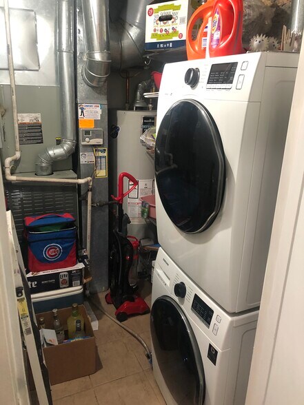 Pantry/Laundry - 1720 N Marshfield Ave