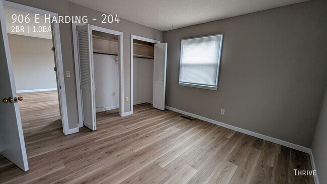 Building Photo - 906 E Harding-204