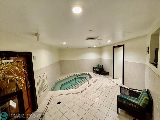 Building Photo - 610 W Las Olas Blvd