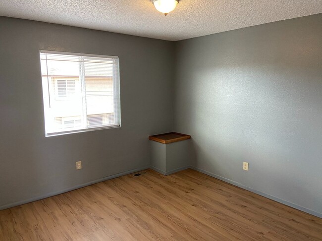 Building Photo - Stunning 2 Bed/2 Bath Townhome near Ft Carson!