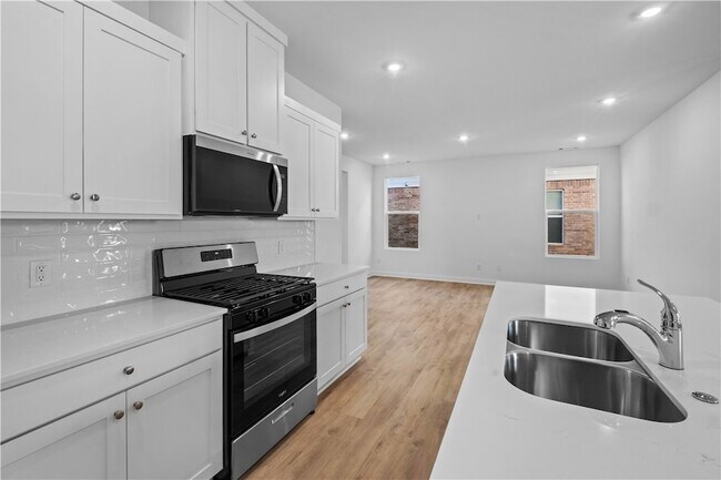 Building Photo - 4670 W Aurora St