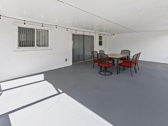 Building Photo - 1322 Riverside Cir