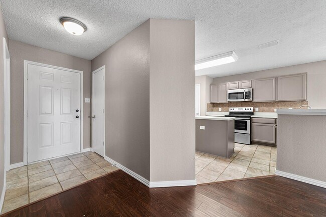 Building Photo - 1311 Wenatchee Dr