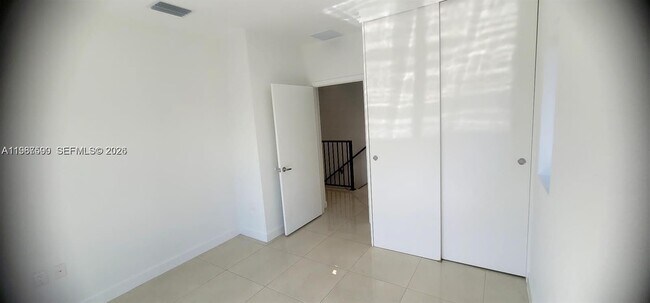 Building Photo - 110 NW 11th Ct