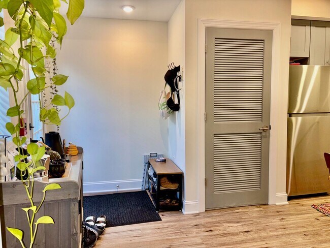 Building Photo - 511 Gorgas Ln