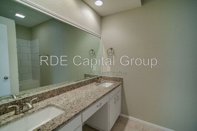 Building Photo - 3025 Sappington Pl