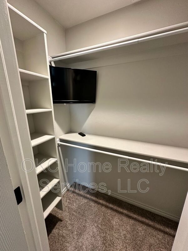 Building Photo - 1162 N Eagle Ln