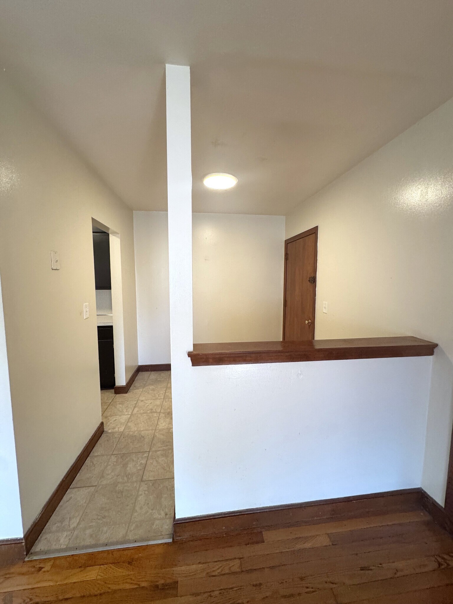 Building Photo - 580 Bridge St