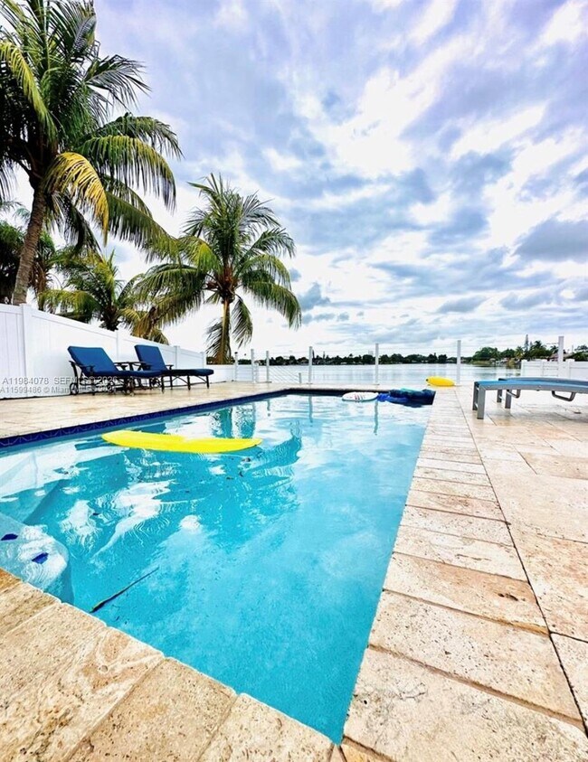 Building Photo - 2431 SW 58th Manor