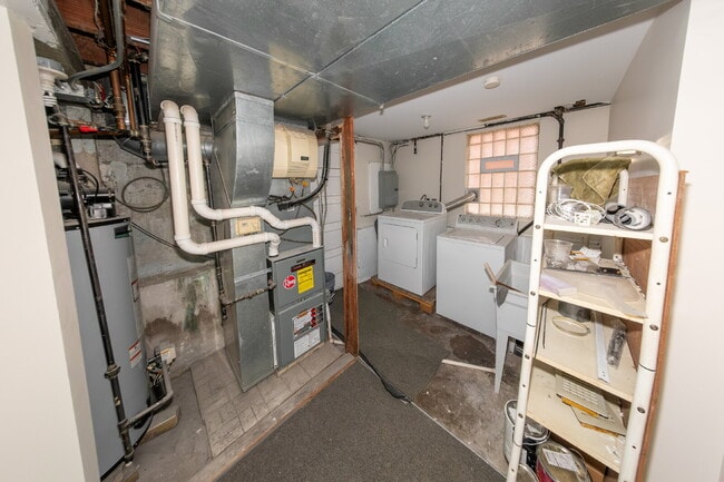 Building Photo - Beautiful 4 Bed 2 Bath home in the heart of Irving Park!