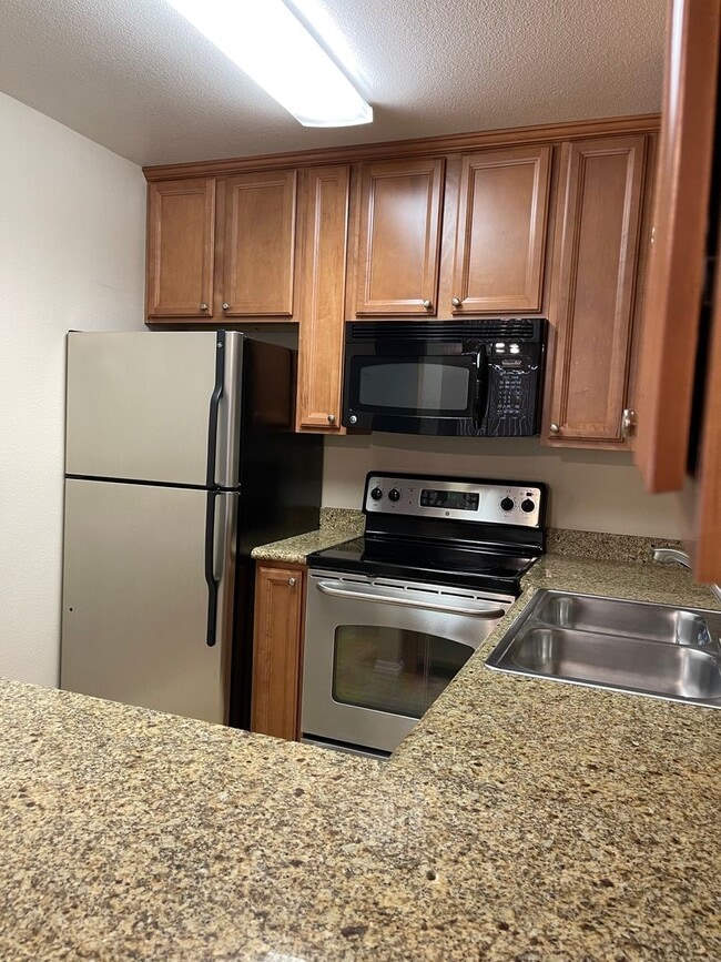 Building Photo - Spacious 1x1 Condo in Alicante Villas avai...