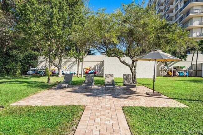 Building Photo - 2121 N Ocean Blvd