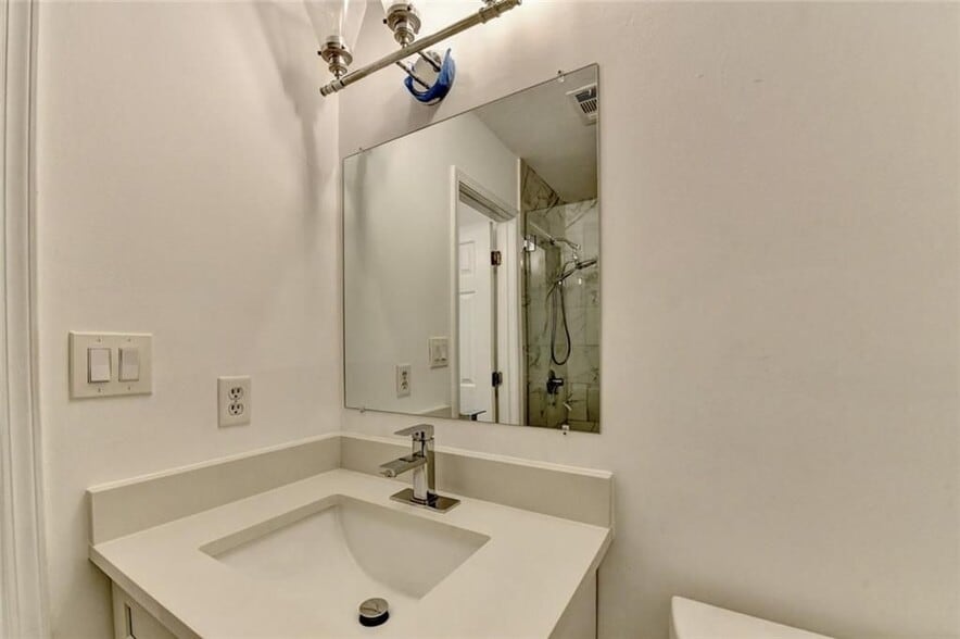 Building Photo - 4101 Pine Heights Dr NE