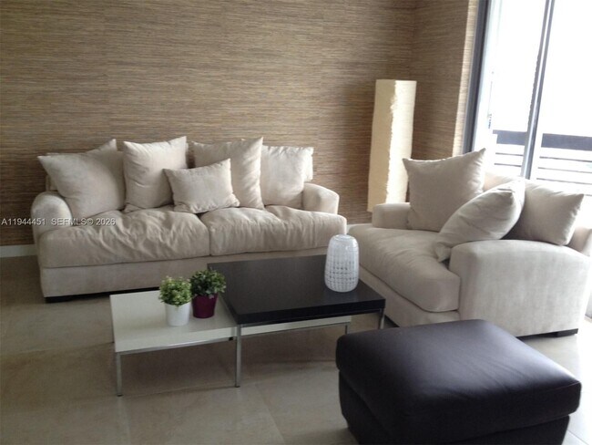 Building Photo - 19101 NE 36th Pl