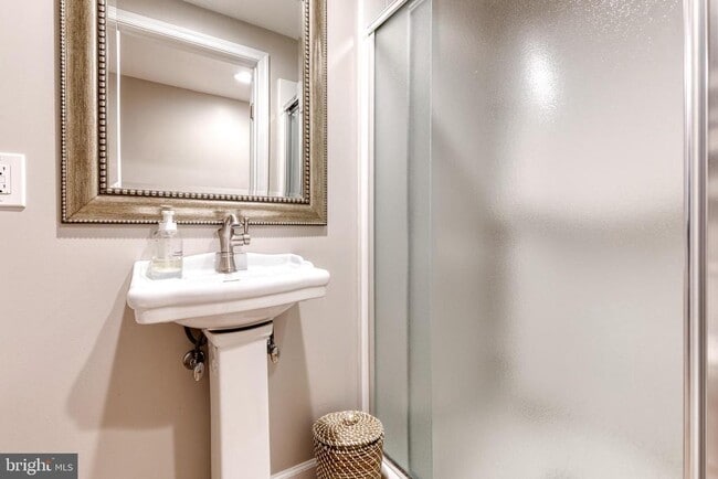 Building Photo - 39 Regester Ave