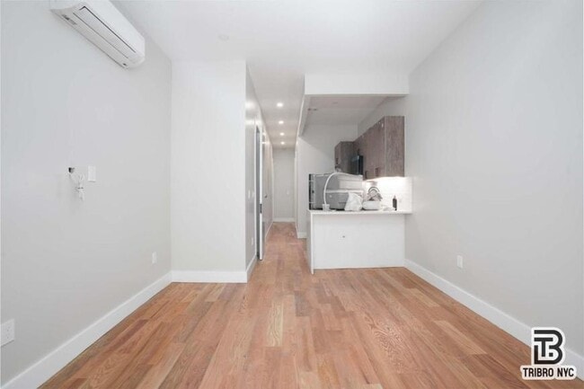Building Photo - 3 bedroom in Brooklyn NY 11206