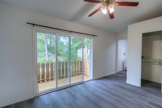 Building Photo - 9574 Darkwood St