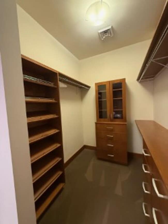 Building Photo - Blue Earth One Bedroom For Lease