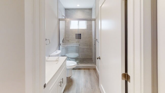 Building Photo - 3BD/1BA on 63rd! (Lease out, pending signatures. Check back in a few days!)