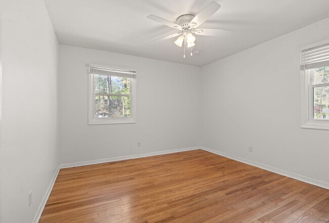 Building Photo - Ranch Three Bedrooms with Fenced in Yard Available April - Move in Ready!