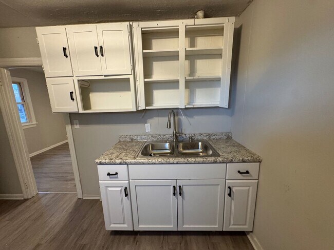 Building Photo - 117 W 30th St