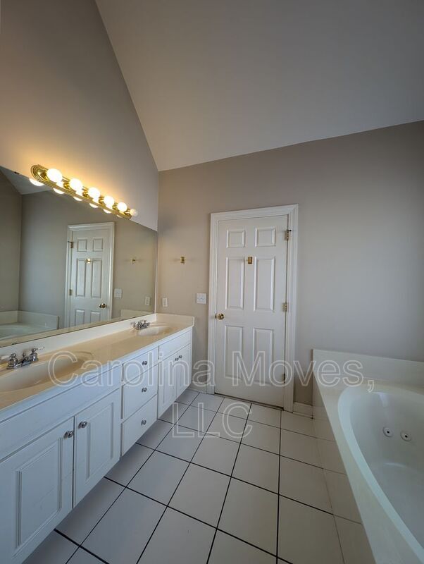 Building Photo - 33 Meadow Springs Ln