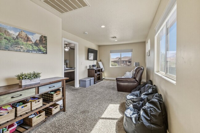 Building Photo - 4221 Torrey Pines Dr