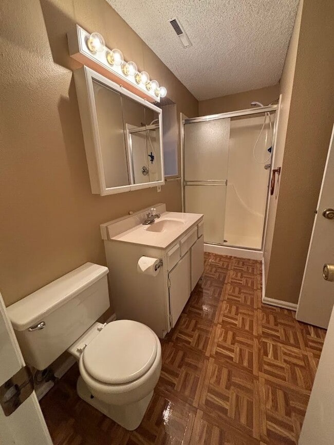 Building Photo - Westside 3 Bedroom Home in D20