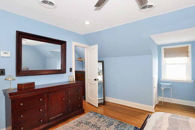 Building Photo - Beautiful Waterview Home on Chesapeake Ave. Contact Victoria Jenkins at (757) 525-7157 for more i...