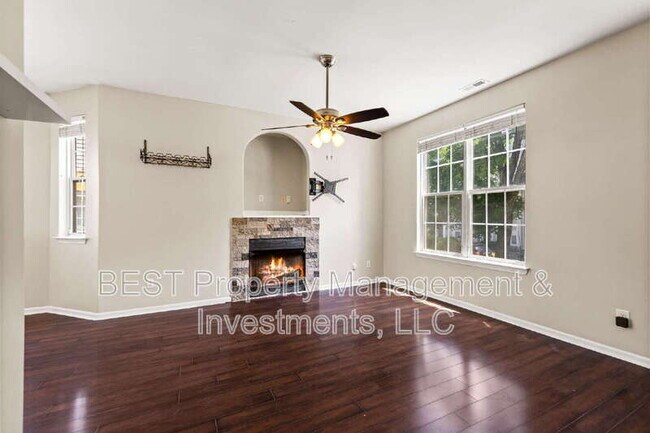 Building Photo - 8130 Kings Creek Dr