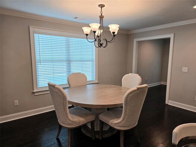 Building Photo - 656 Riverdale Dr.