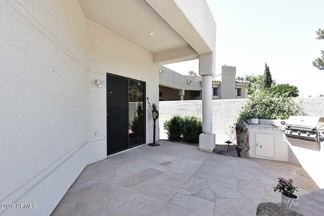 Building Photo - 8334 E Jenan Dr