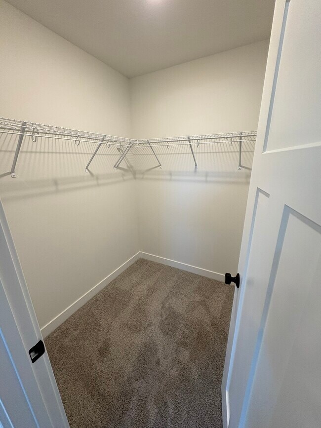 Building Photo - 230 Nw Waverly Dr