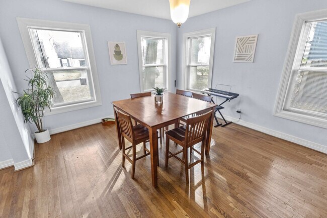 Building Photo - 3321 Charleston St