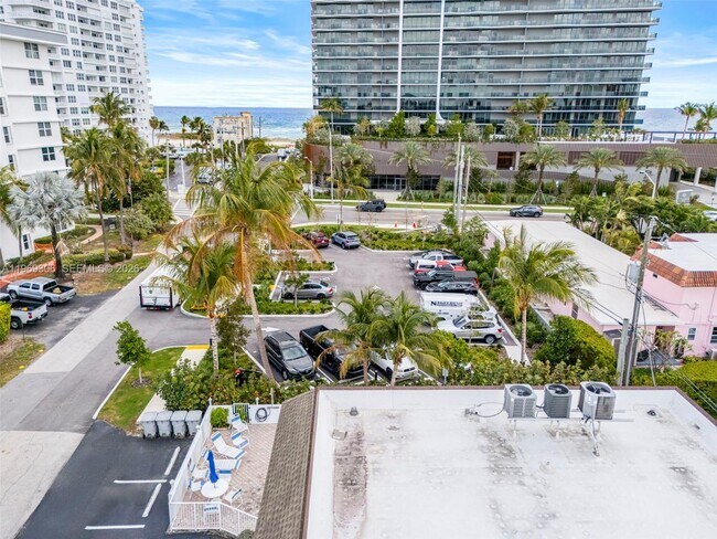 Building Photo - 3220 NE 10th St