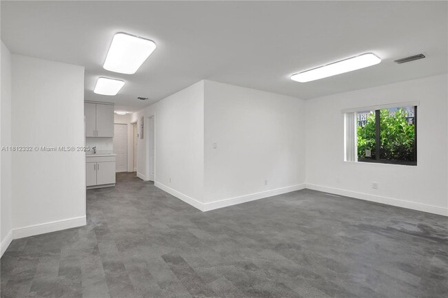 Building Photo - 5980 SW 40th Ave