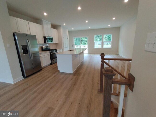 Building Photo - 124 Glory Maple Ln