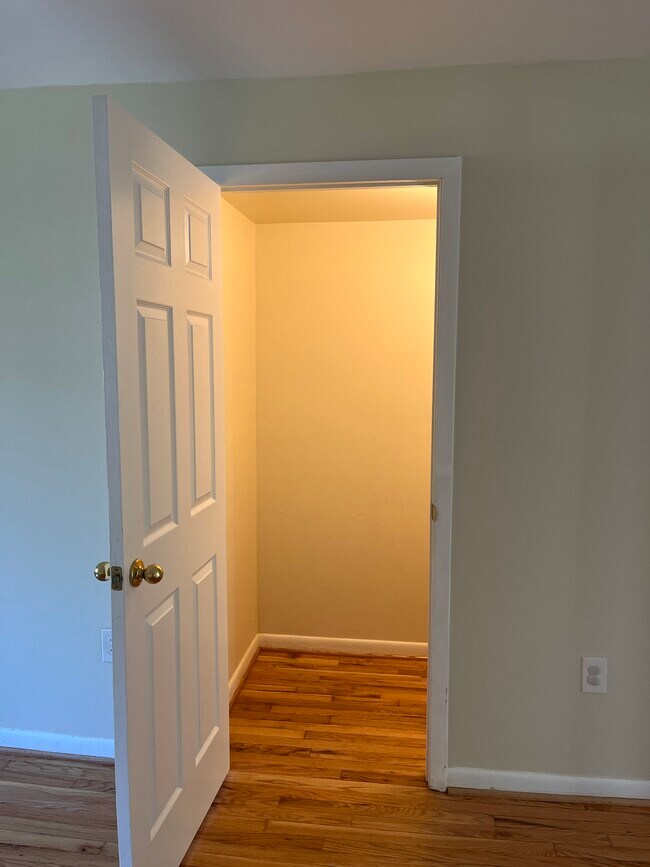 Building Photo - 2 Wimbledon Ln