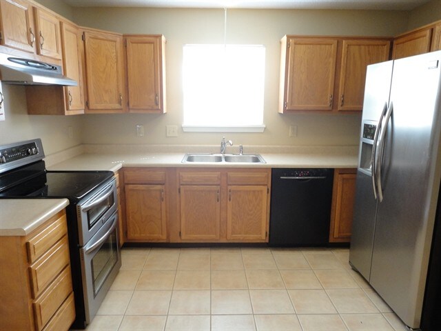 Building Photo - 743 Millbrook Dr