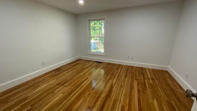 Building Photo - 4 Mulberry Rd