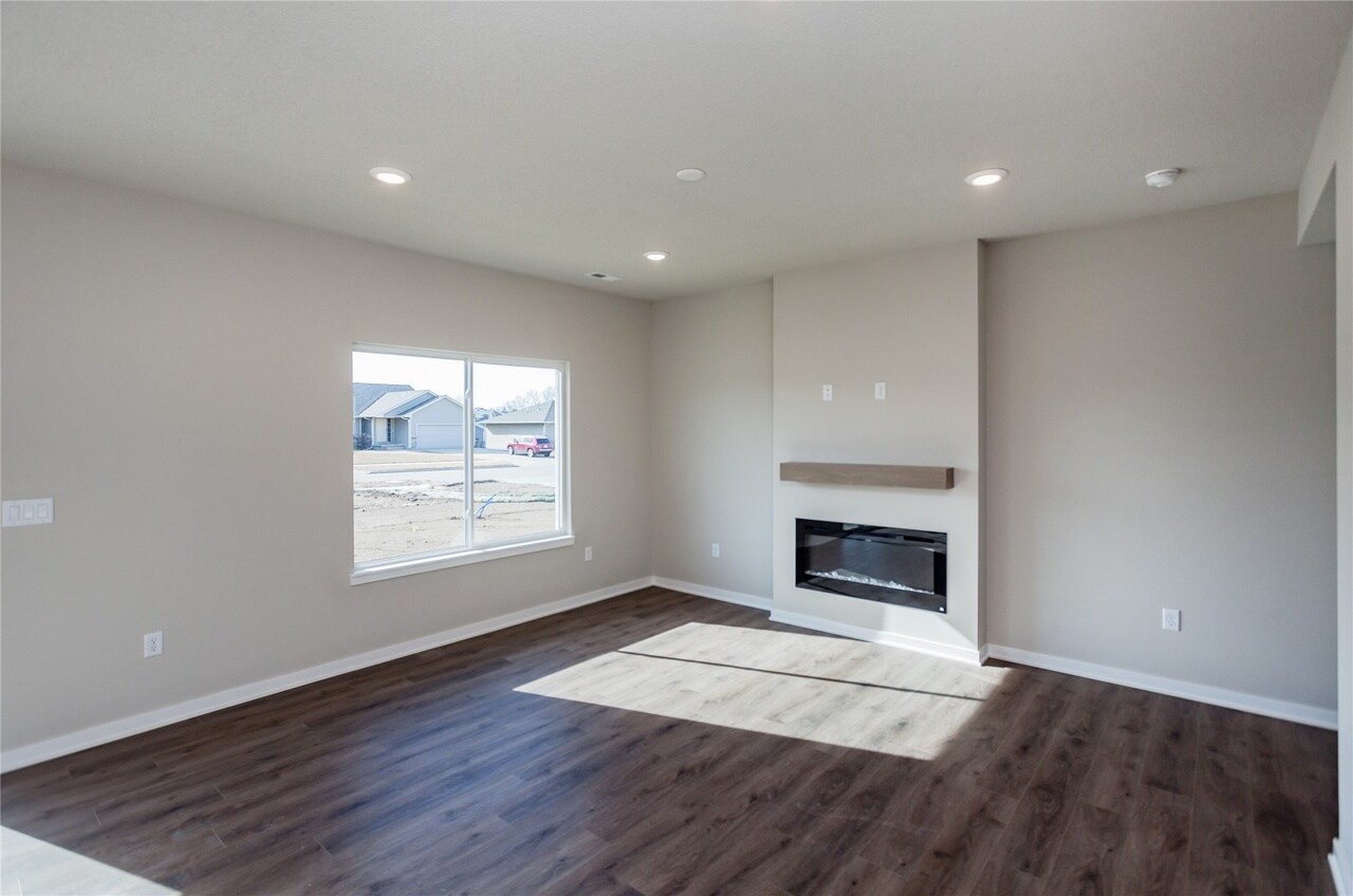 Building Photo - 6105 Tungsten Dr