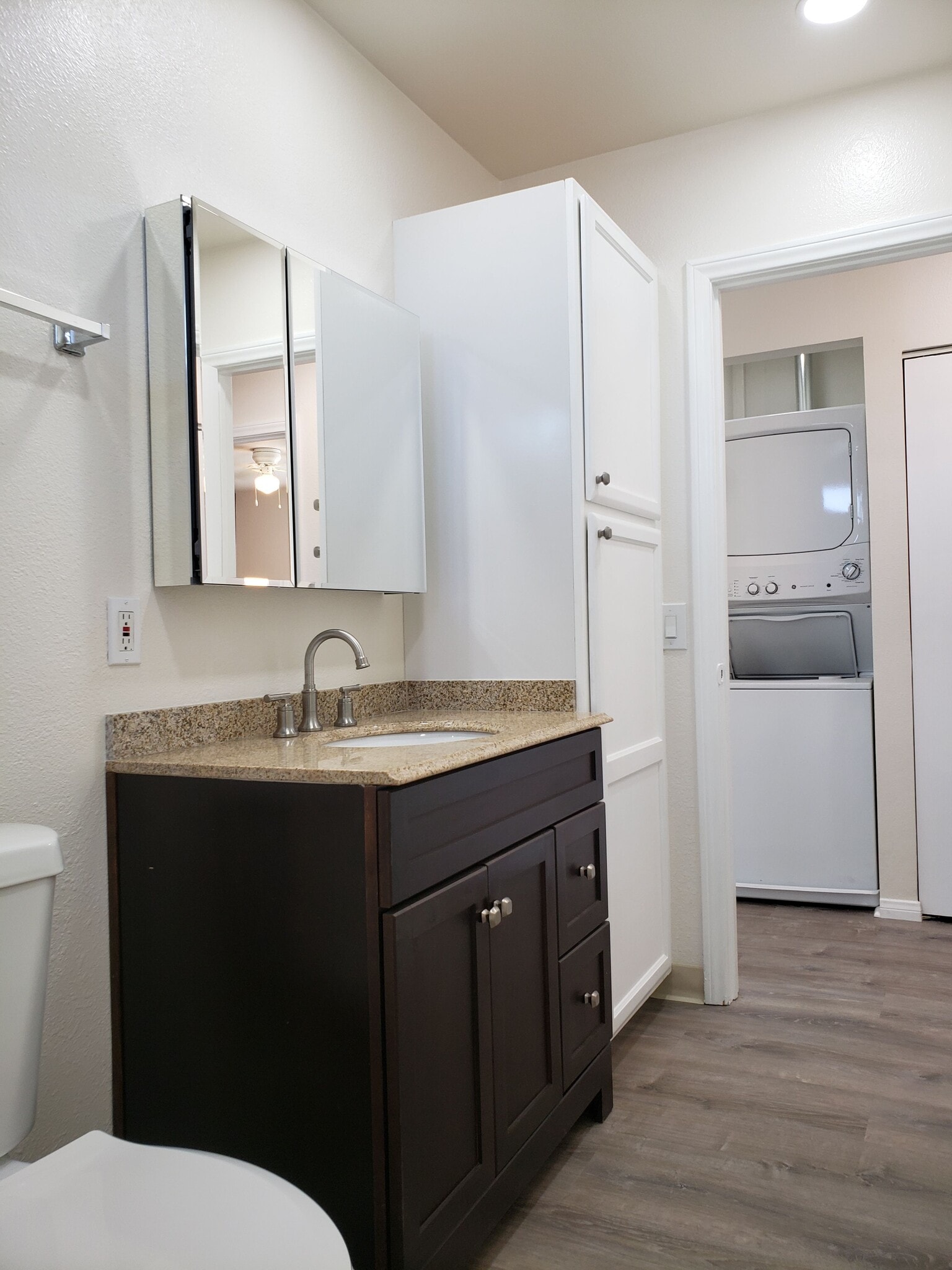 Building Photo - 1261 Victor St