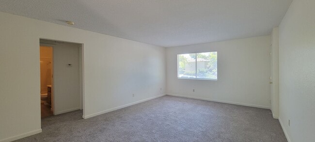 Building Photo - 1631 Bramble Pl