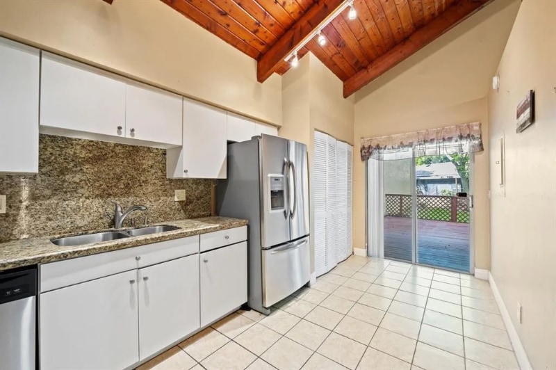 Building Photo - 2229 Nova Village Dr